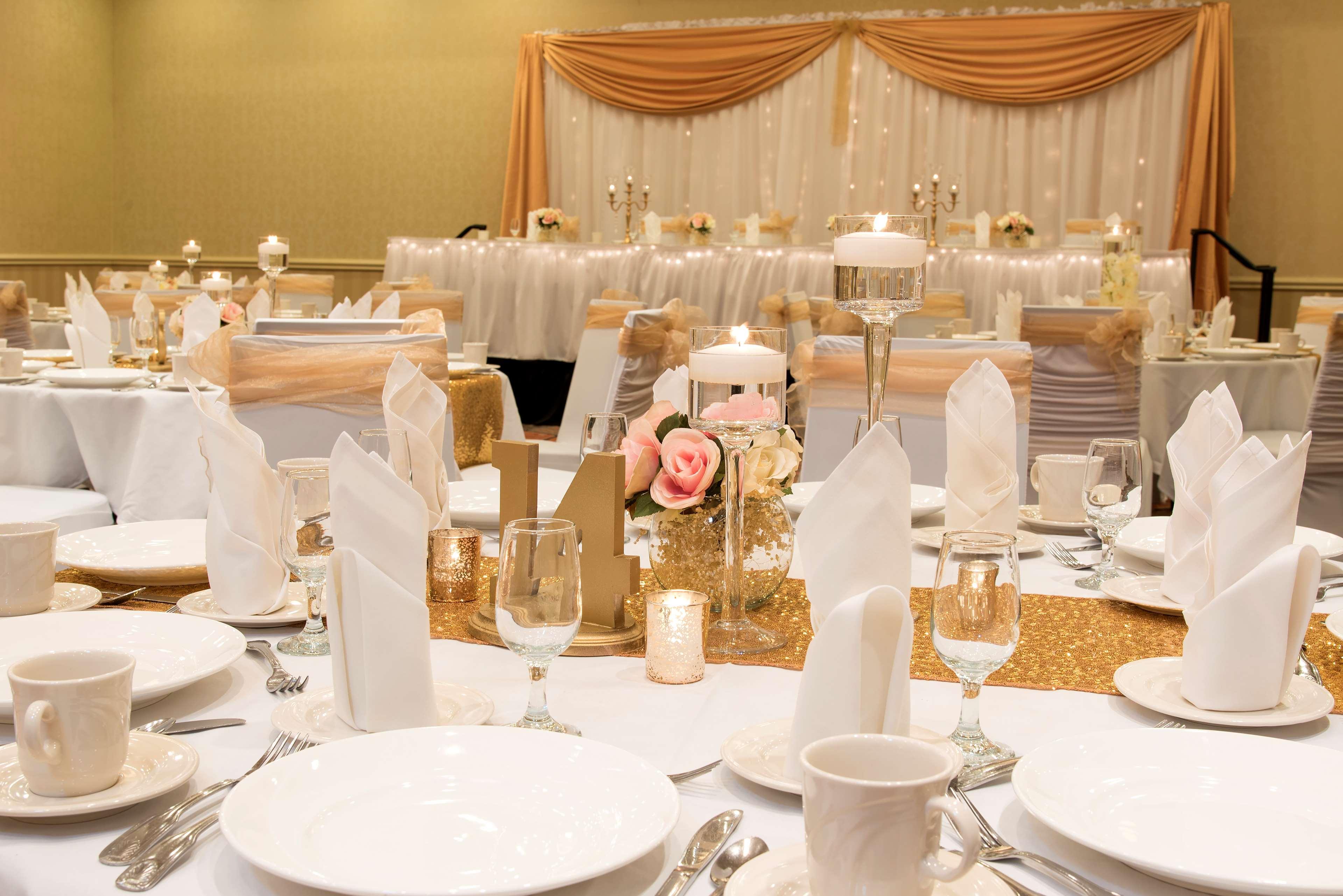Doubletree By Hilton Grand Rapids Airport Hotel 4*