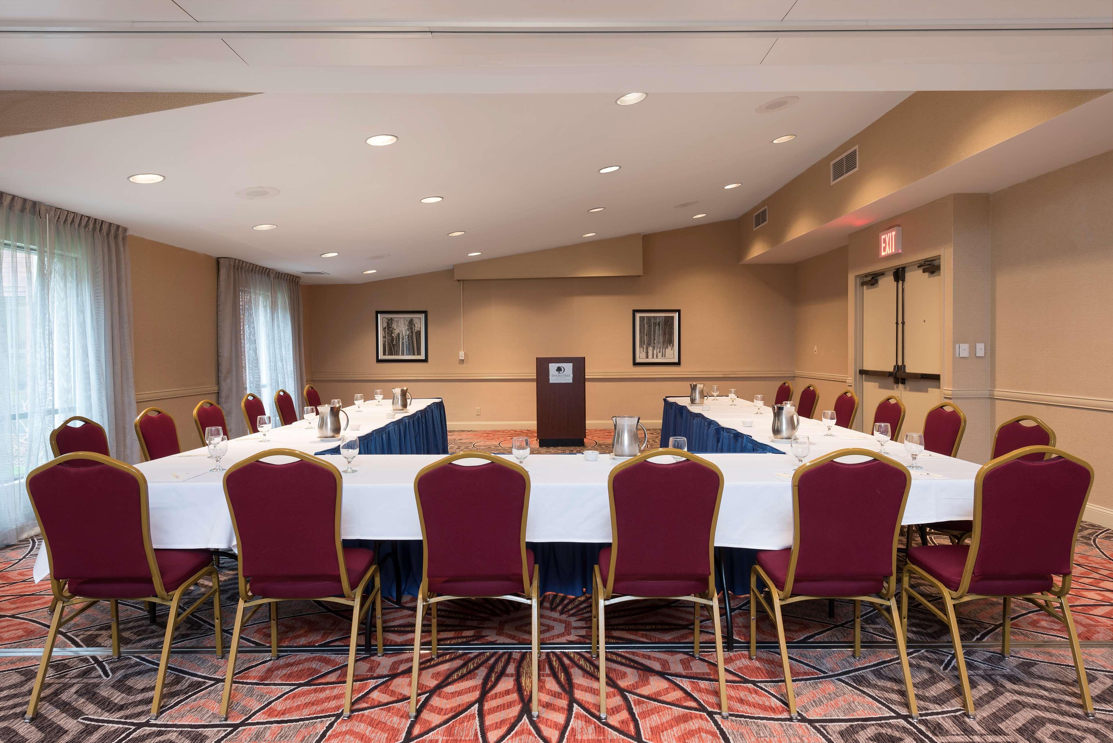 Doubletree By Hilton Grand Rapids Airport 4* Cascade