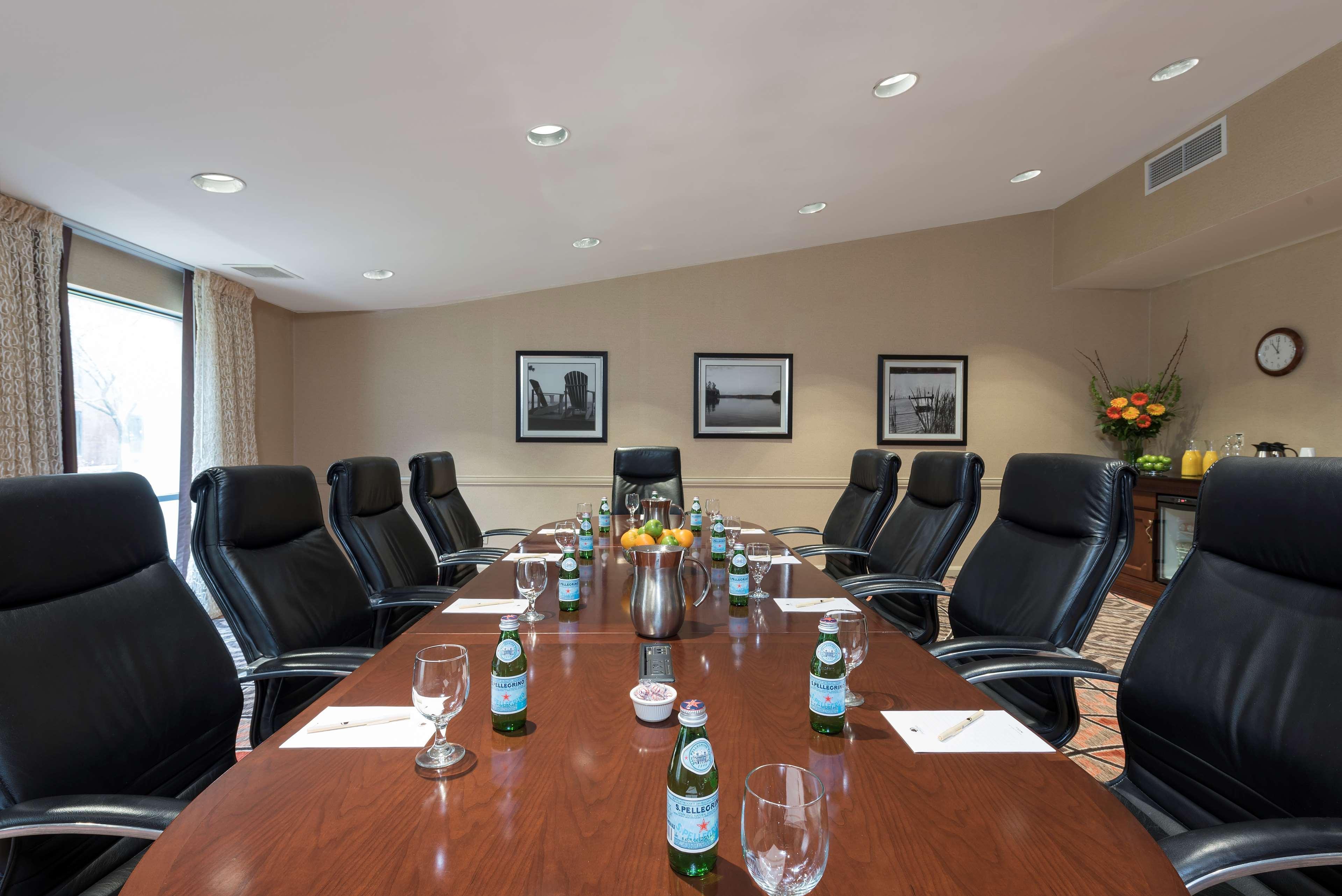 Hotel Doubletree By Hilton Grand Rapids Airport 4*