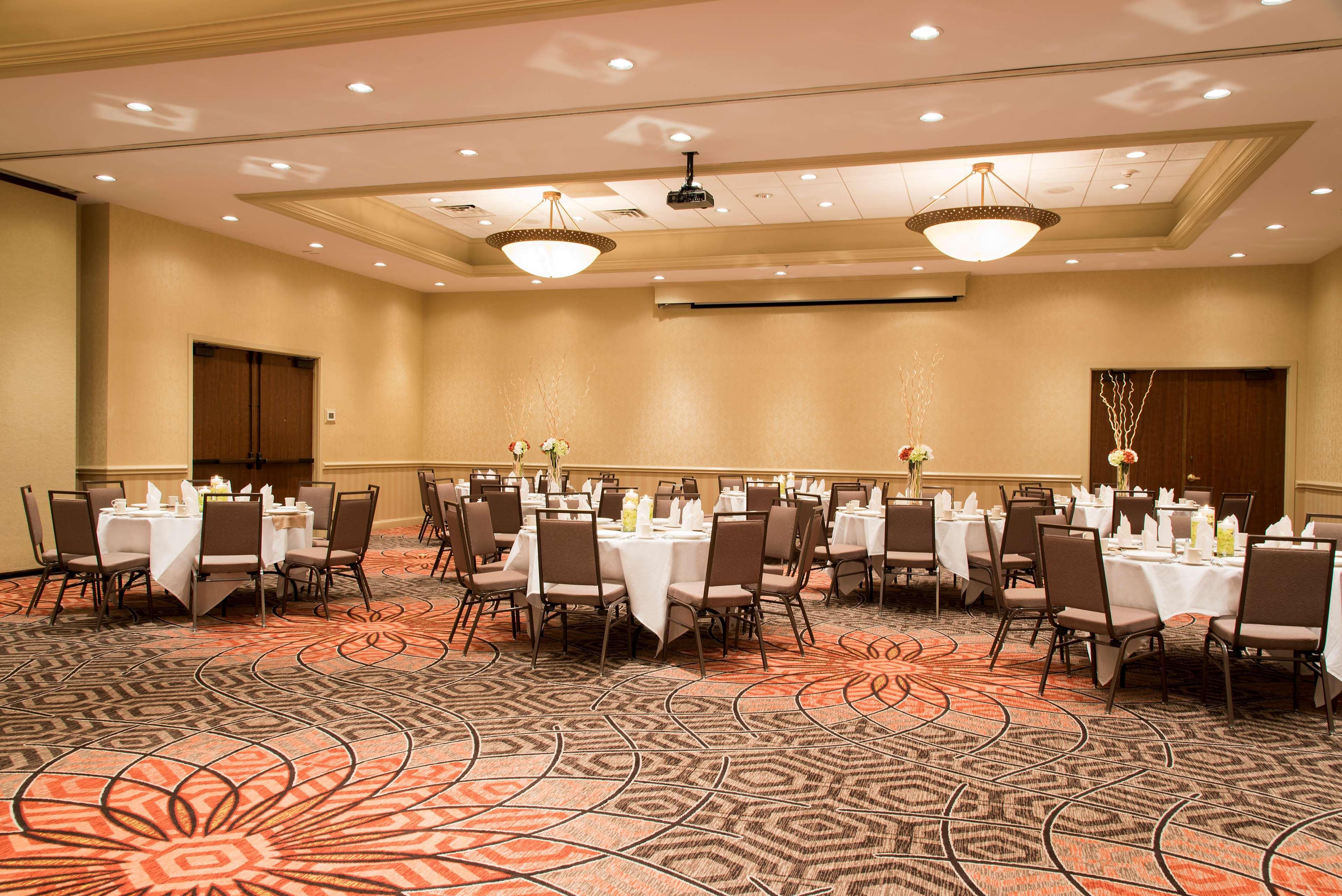 Doubletree By Hilton Grand Rapids Airport 4* Cascade