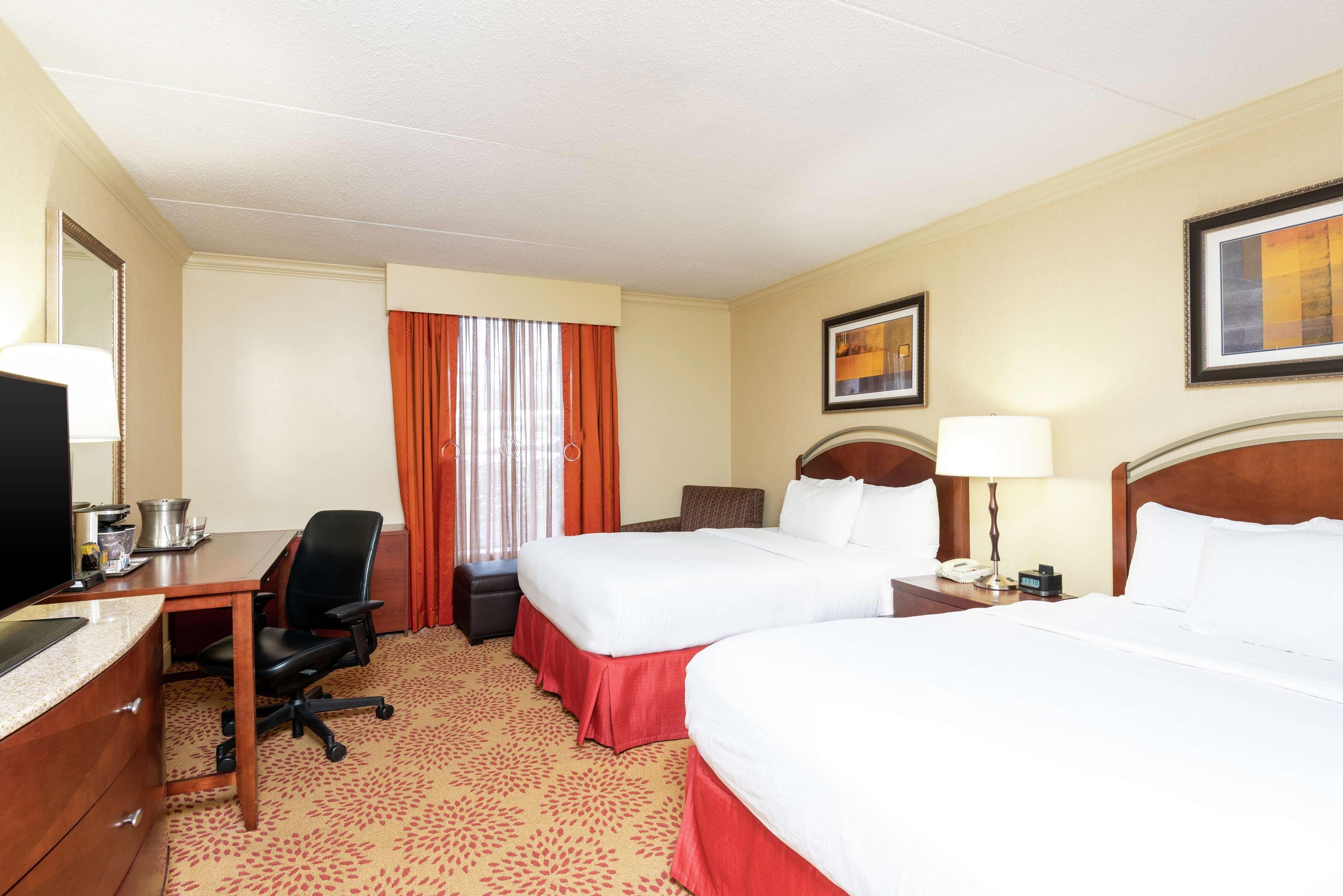 Doubletree By Hilton Grand Rapids Airport Hotel Cascade