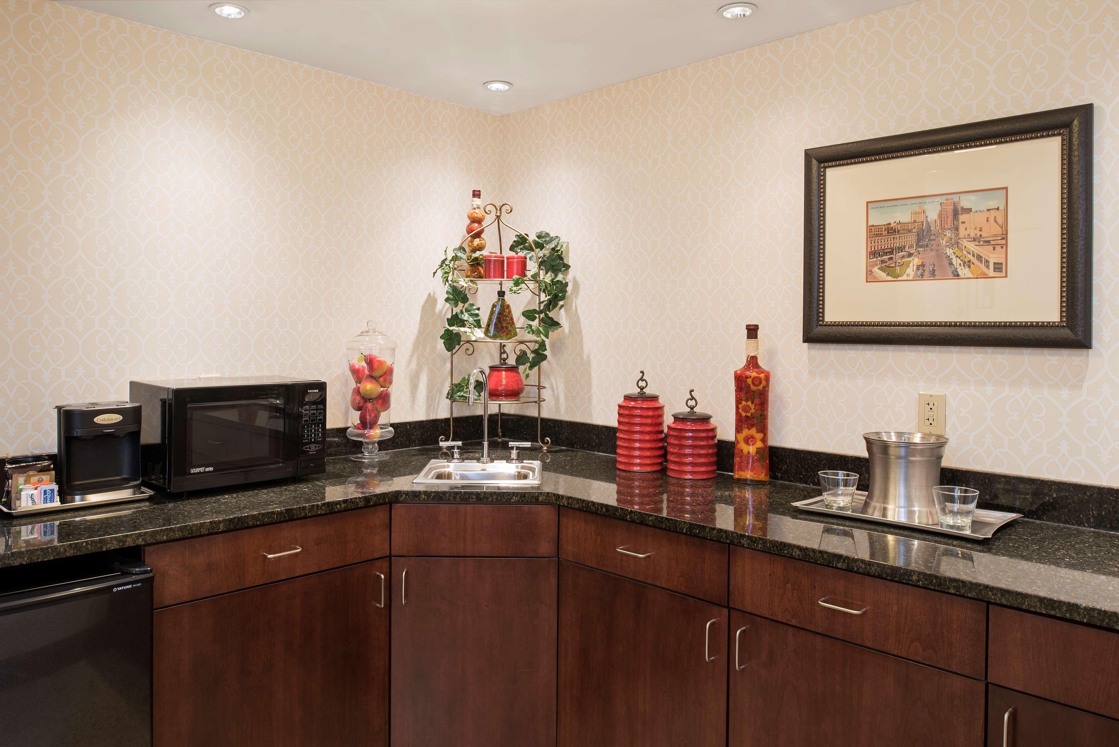 Hotel Doubletree By Hilton Grand Rapids Airport