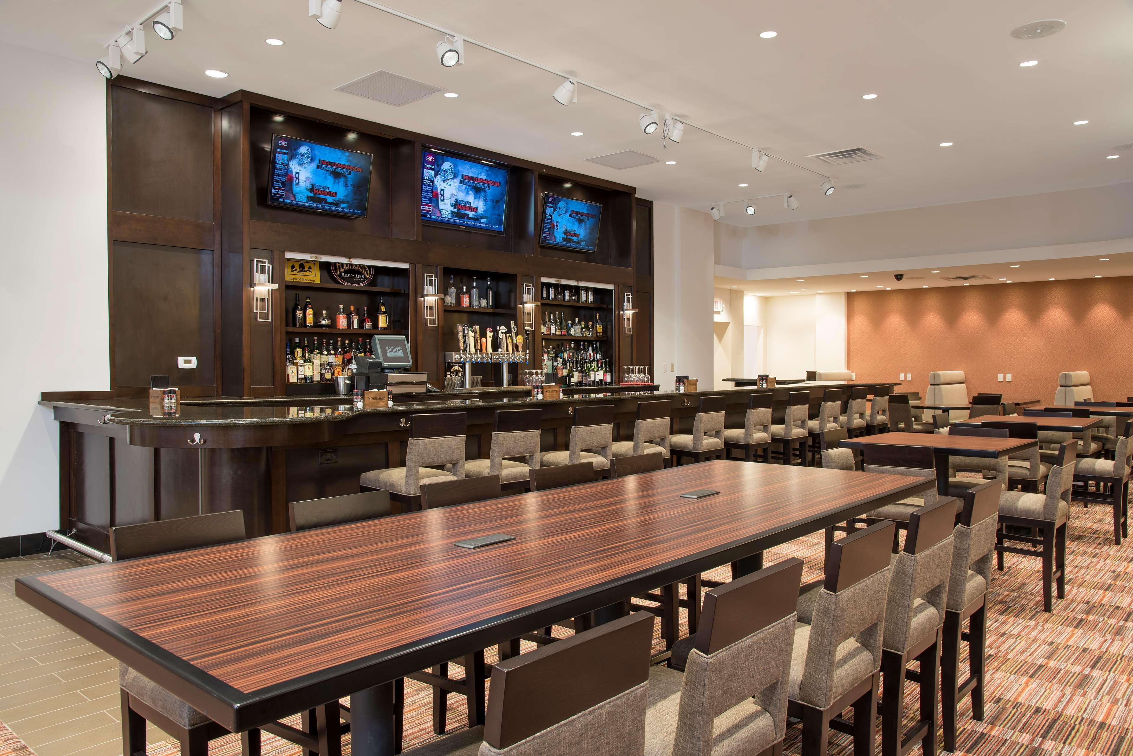 Doubletree By Hilton Grand Rapids Airport