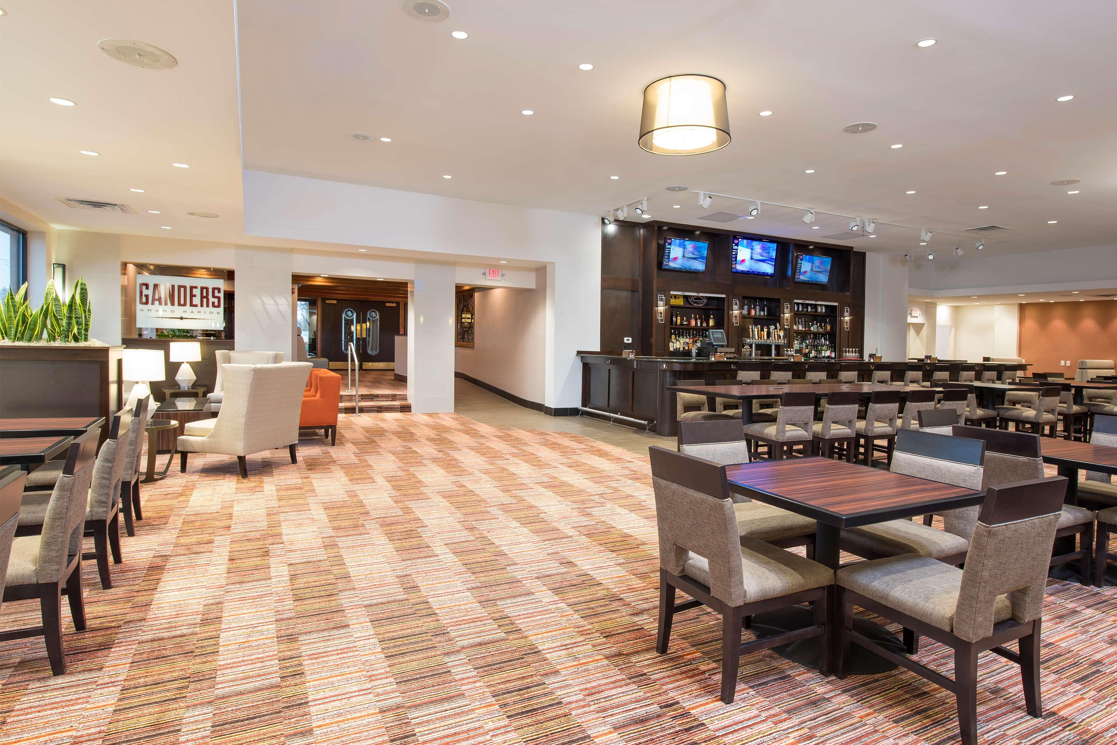 Hotel Doubletree By Hilton Grand Rapids Airport 4*