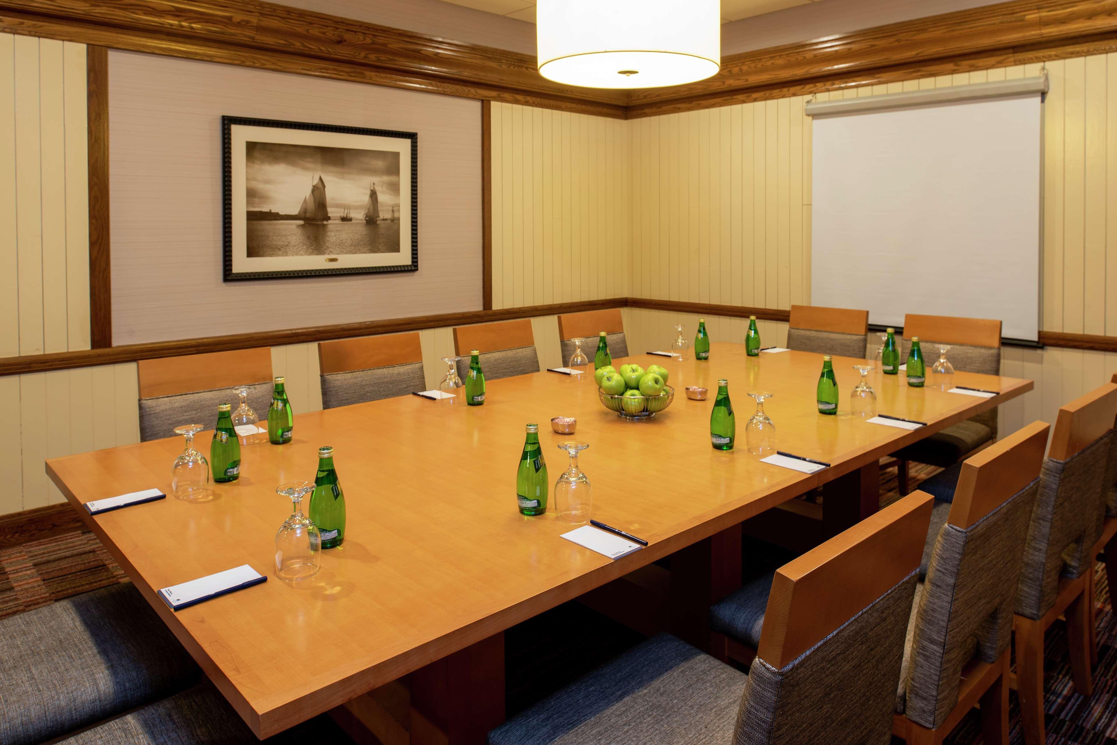 Doubletree By Hilton Grand Rapids Airport 4* Cascade