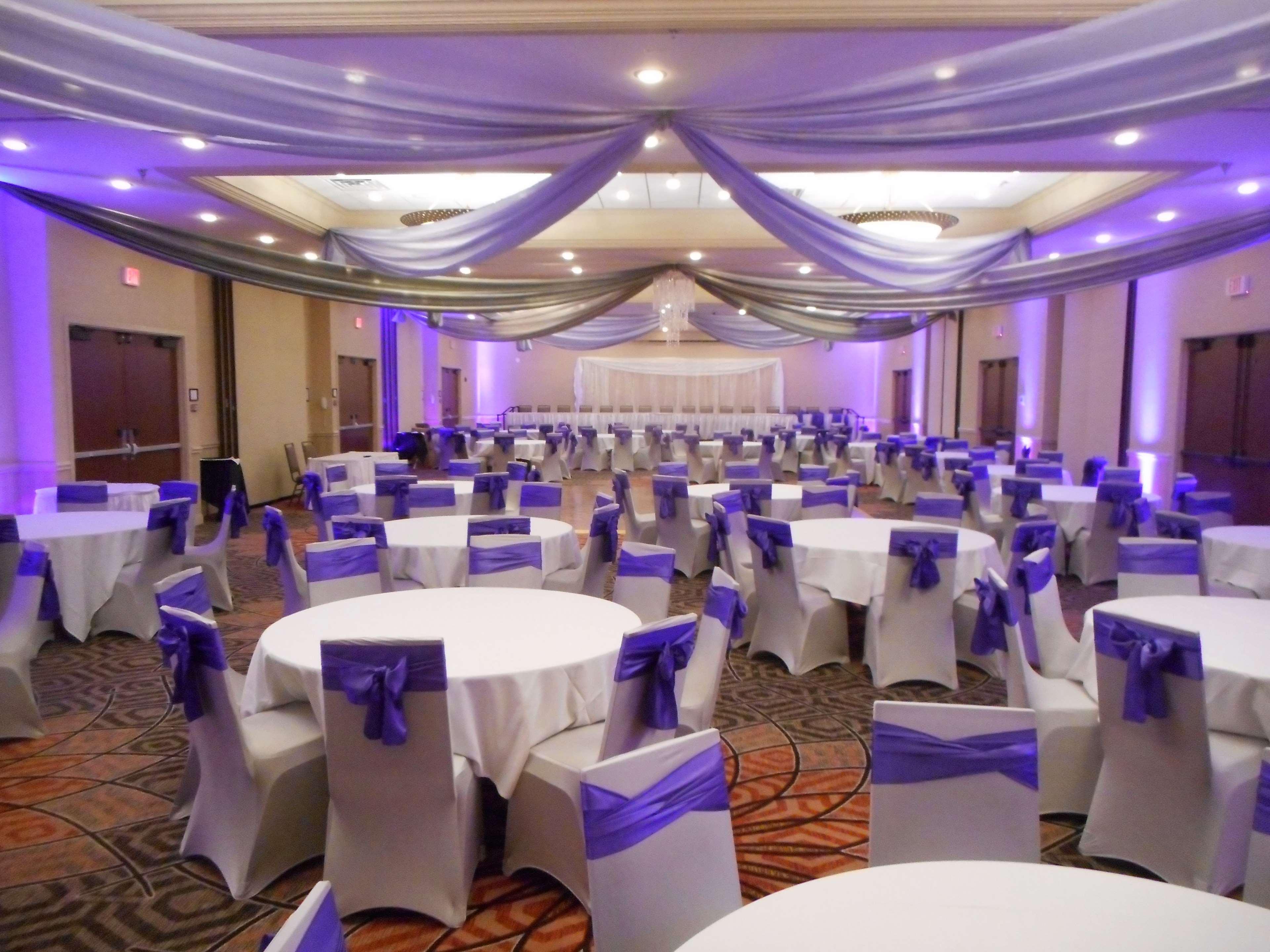Doubletree By Hilton Grand Rapids Airport Hotel Cascade