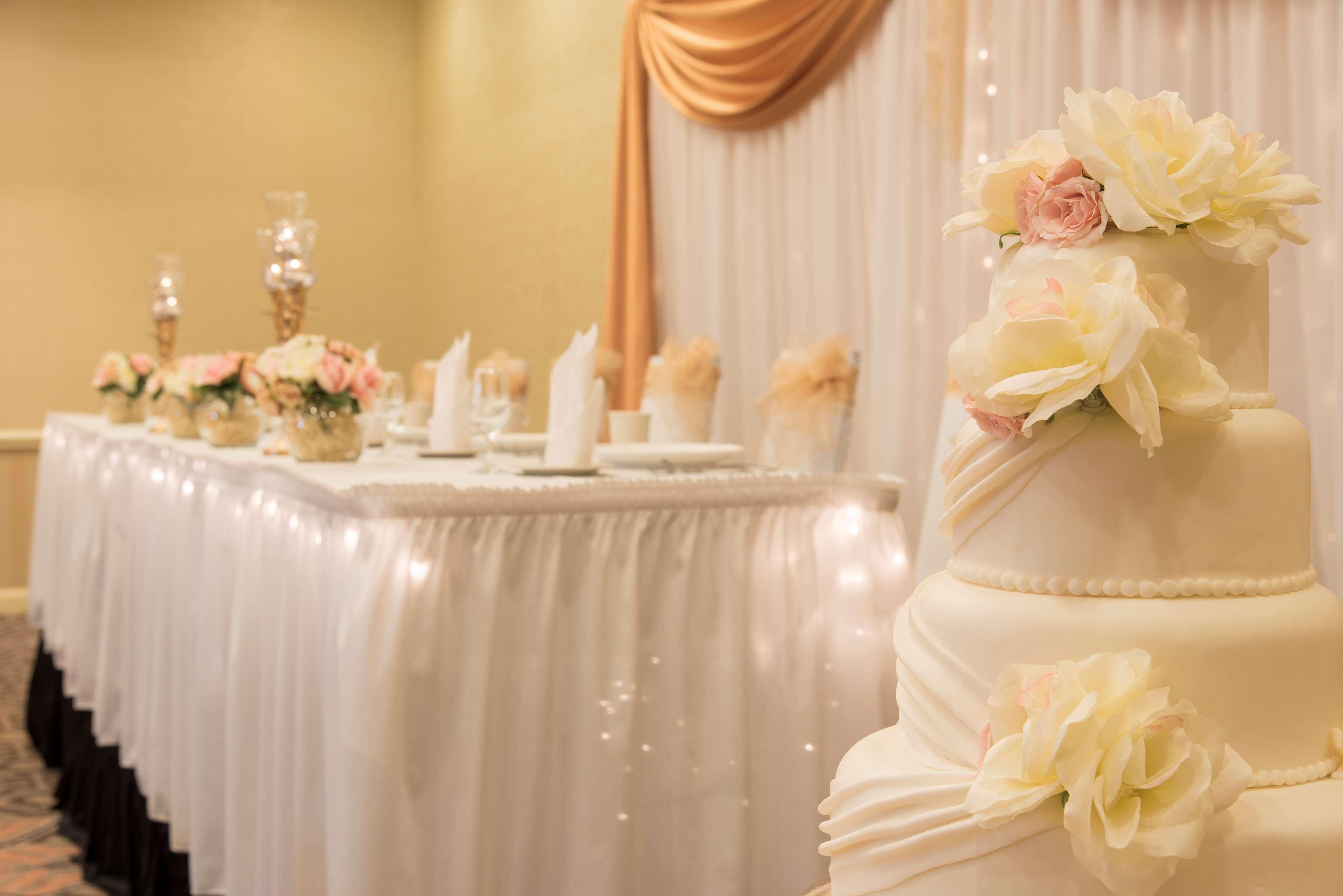 Doubletree By Hilton Grand Rapids Airport Hotel