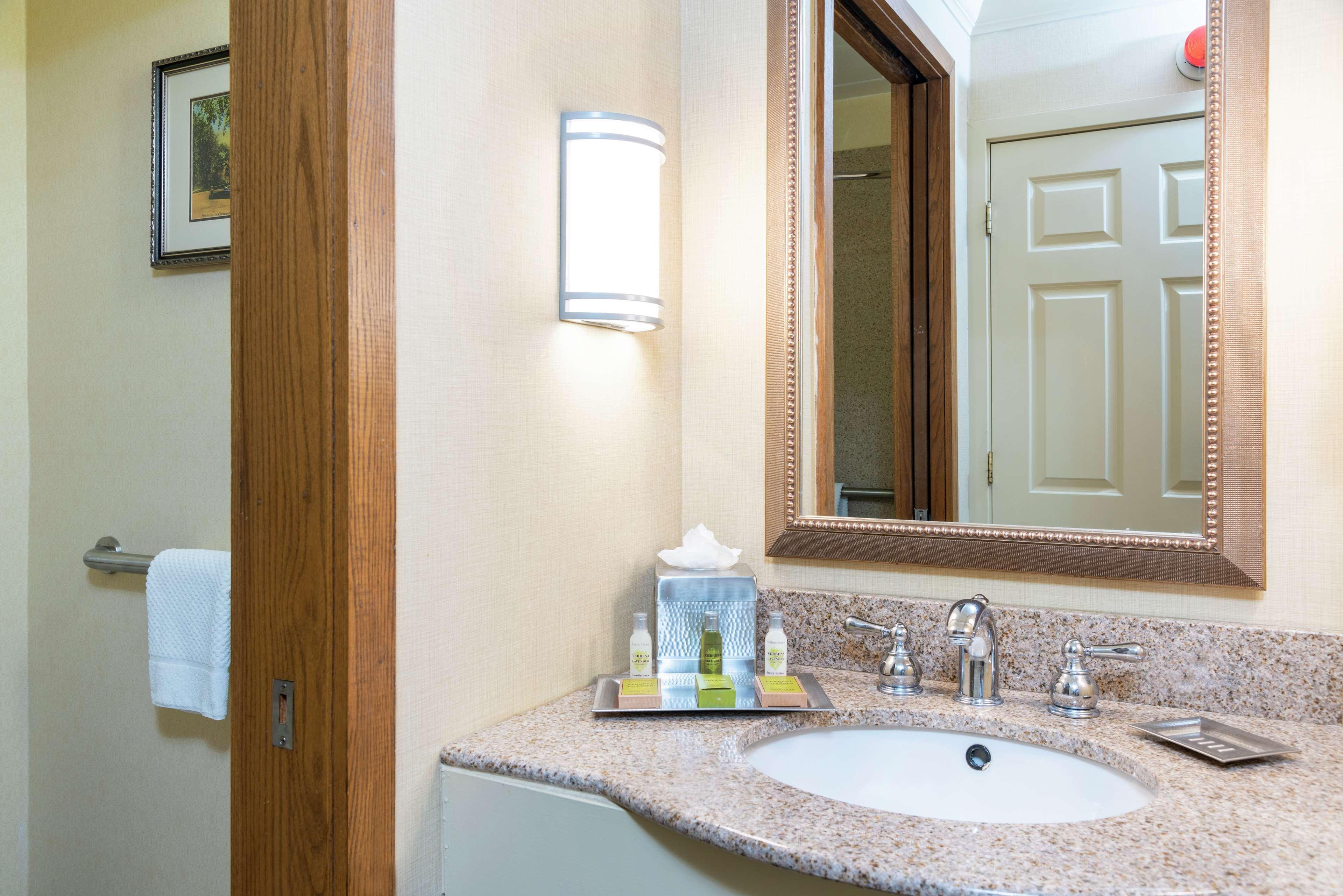 Doubletree By Hilton Grand Rapids Airport Cascade
