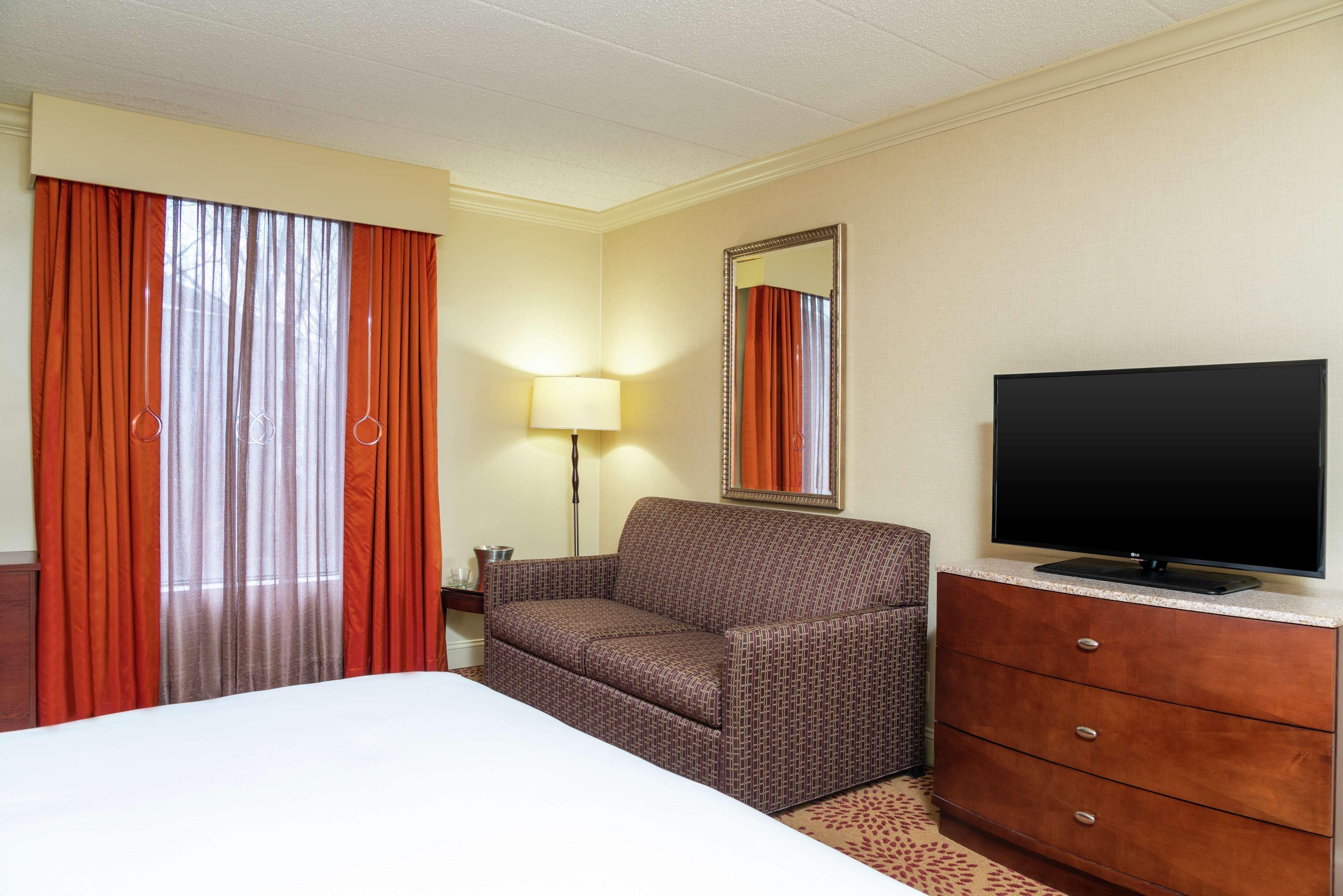 Doubletree By Hilton Grand Rapids Airport Hotel 4*