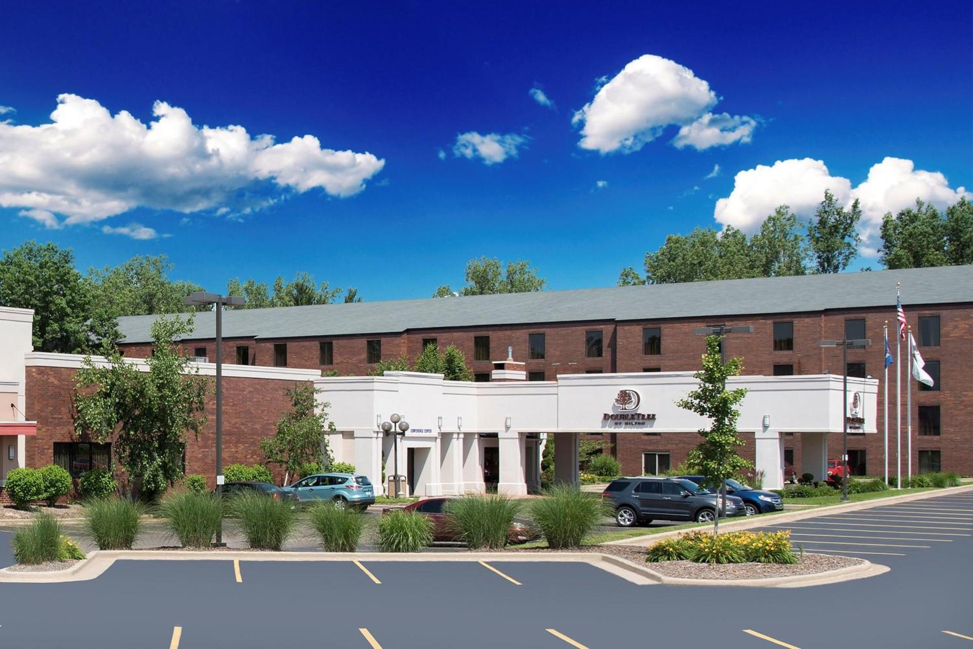 Doubletree By Hilton Grand Rapids Airport