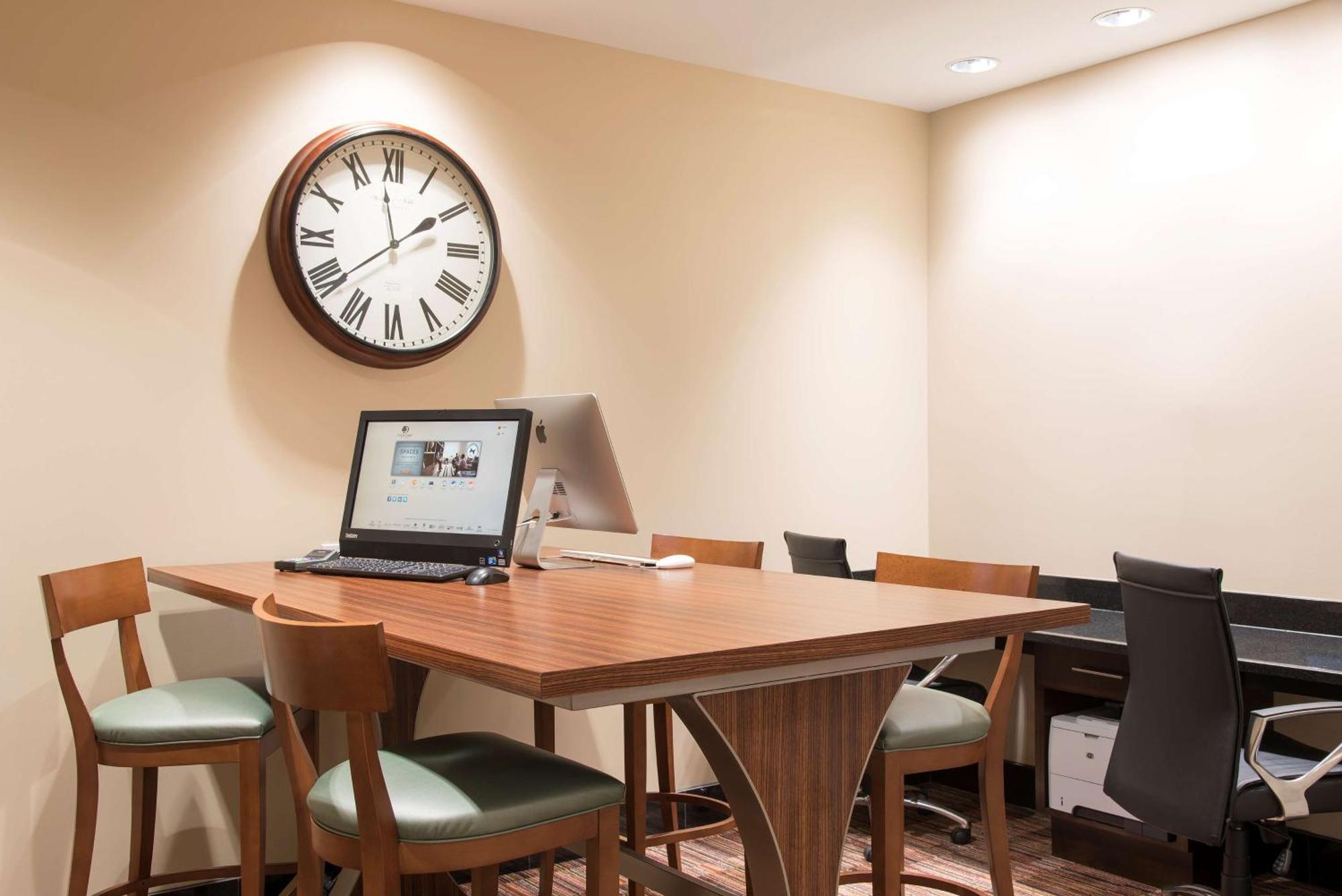 Doubletree By Hilton Grand Rapids Airport Hotel Cascade