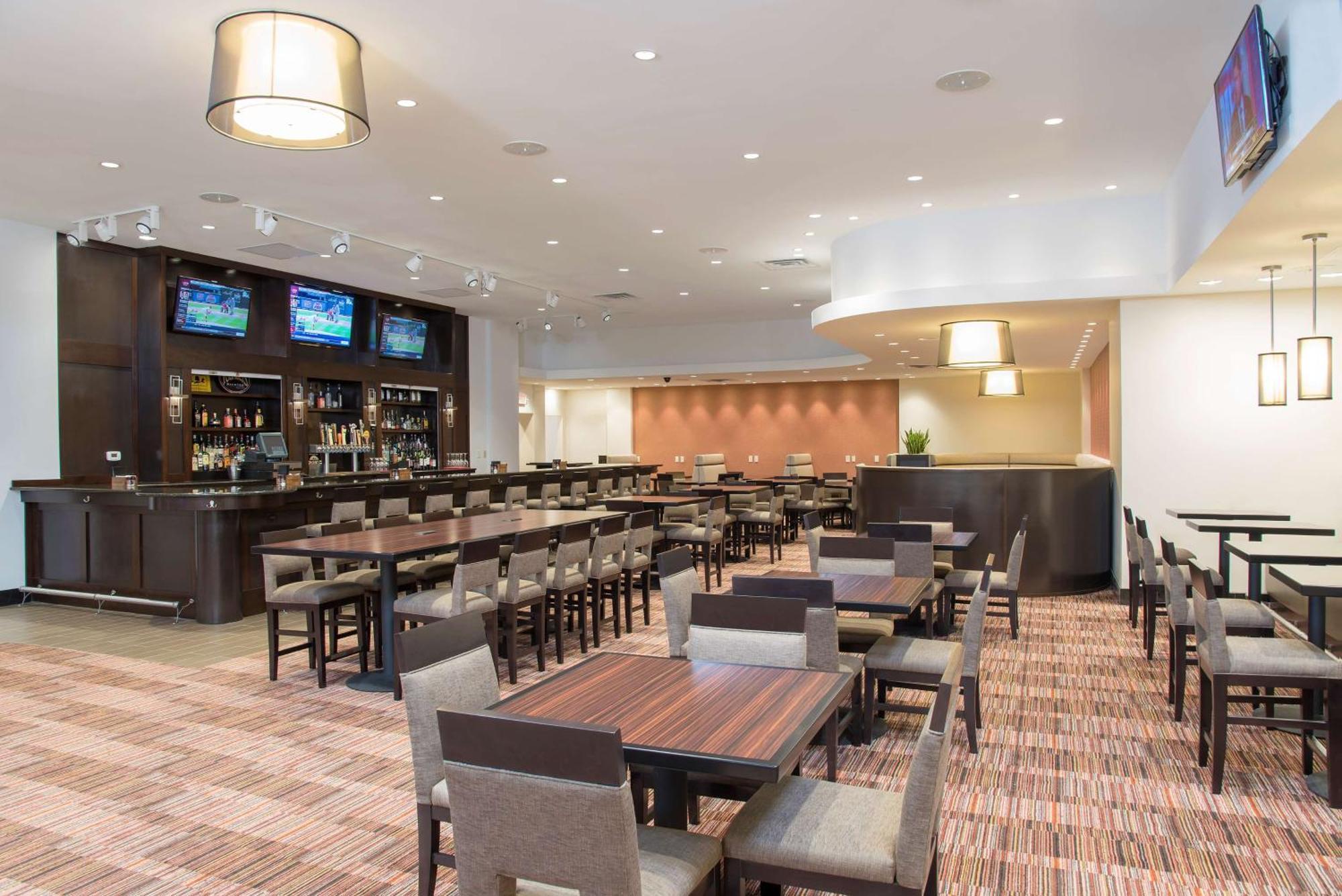 Doubletree By Hilton Grand Rapids Airport 4* Cascade