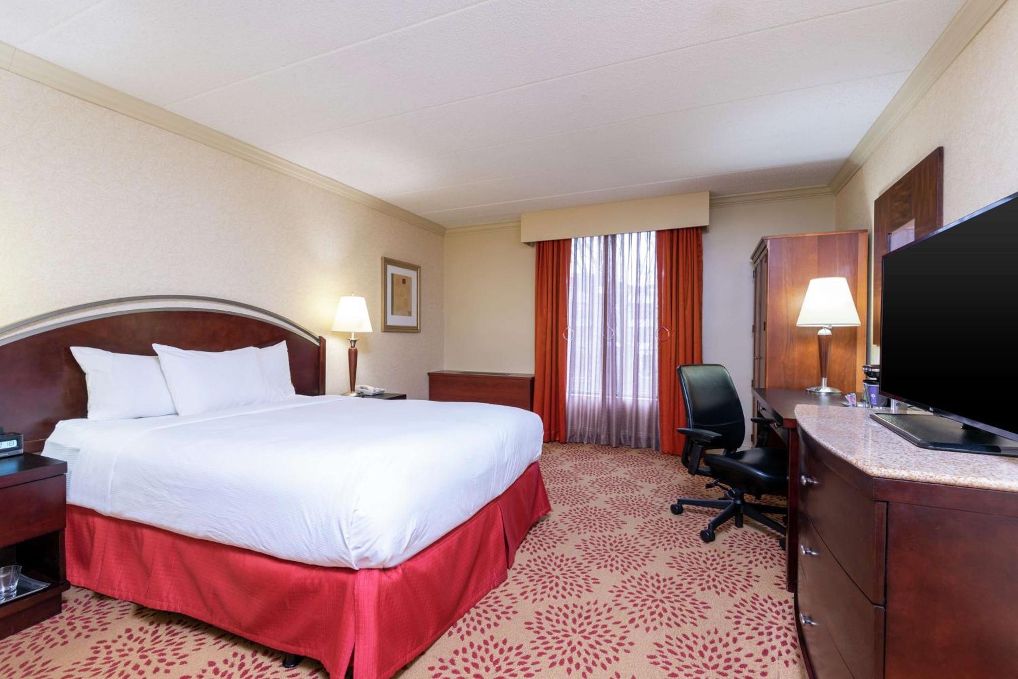 Doubletree By Hilton Grand Rapids Airport 4* Cascade