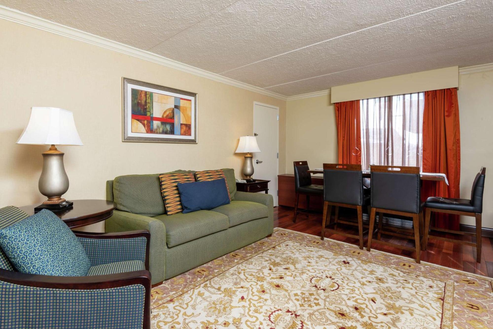 Doubletree By Hilton Grand Rapids Airport