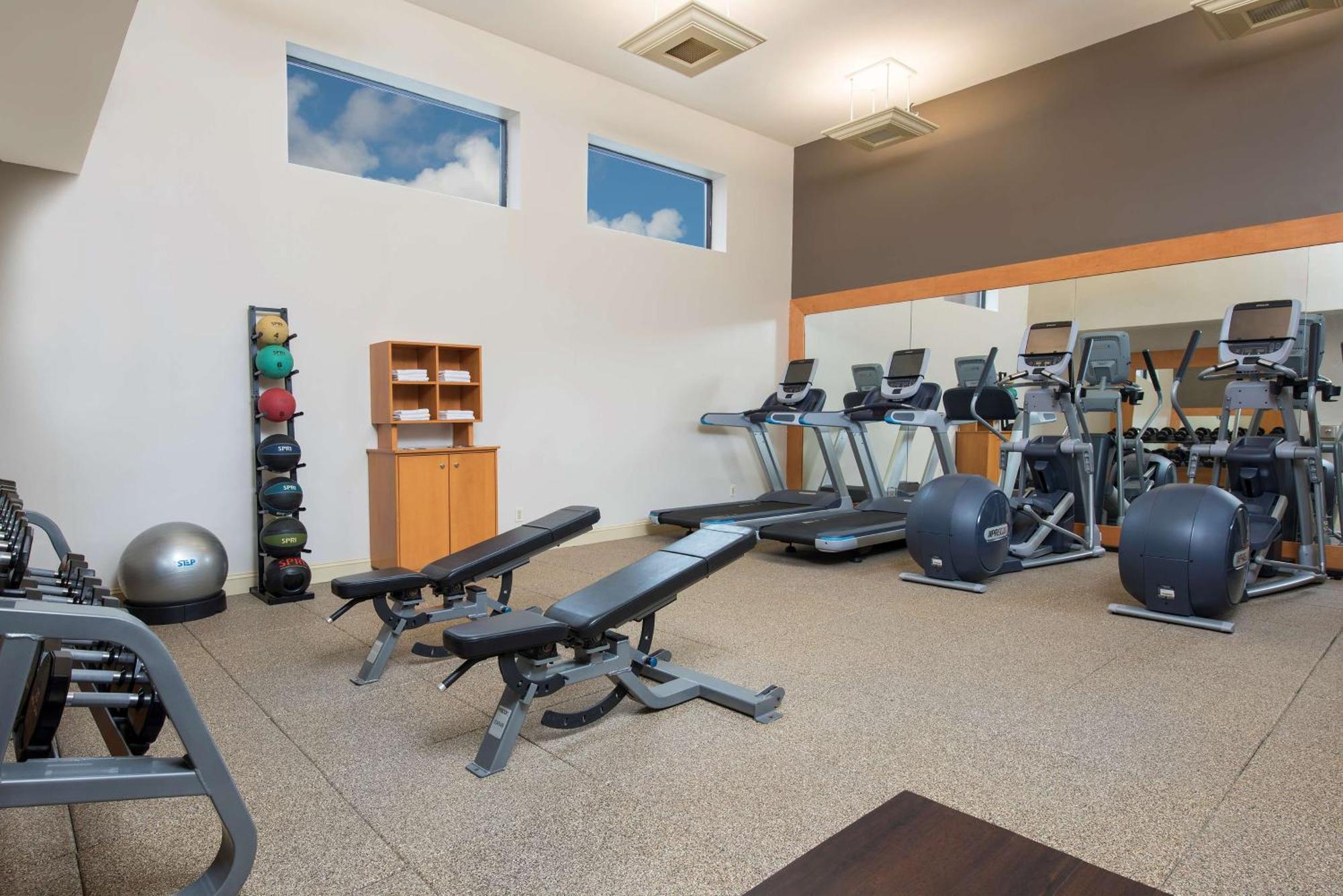 Doubletree By Hilton Grand Rapids Airport 4* Cascade