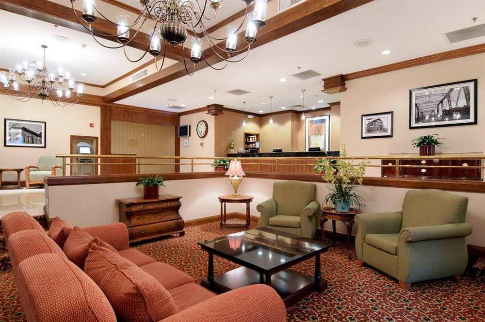 Doubletree By Hilton Grand Rapids Airport Cascade