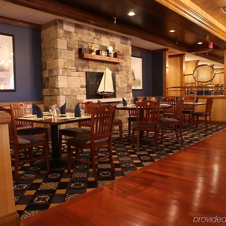 Doubletree By Hilton Hotel Grand Rapids Airport 