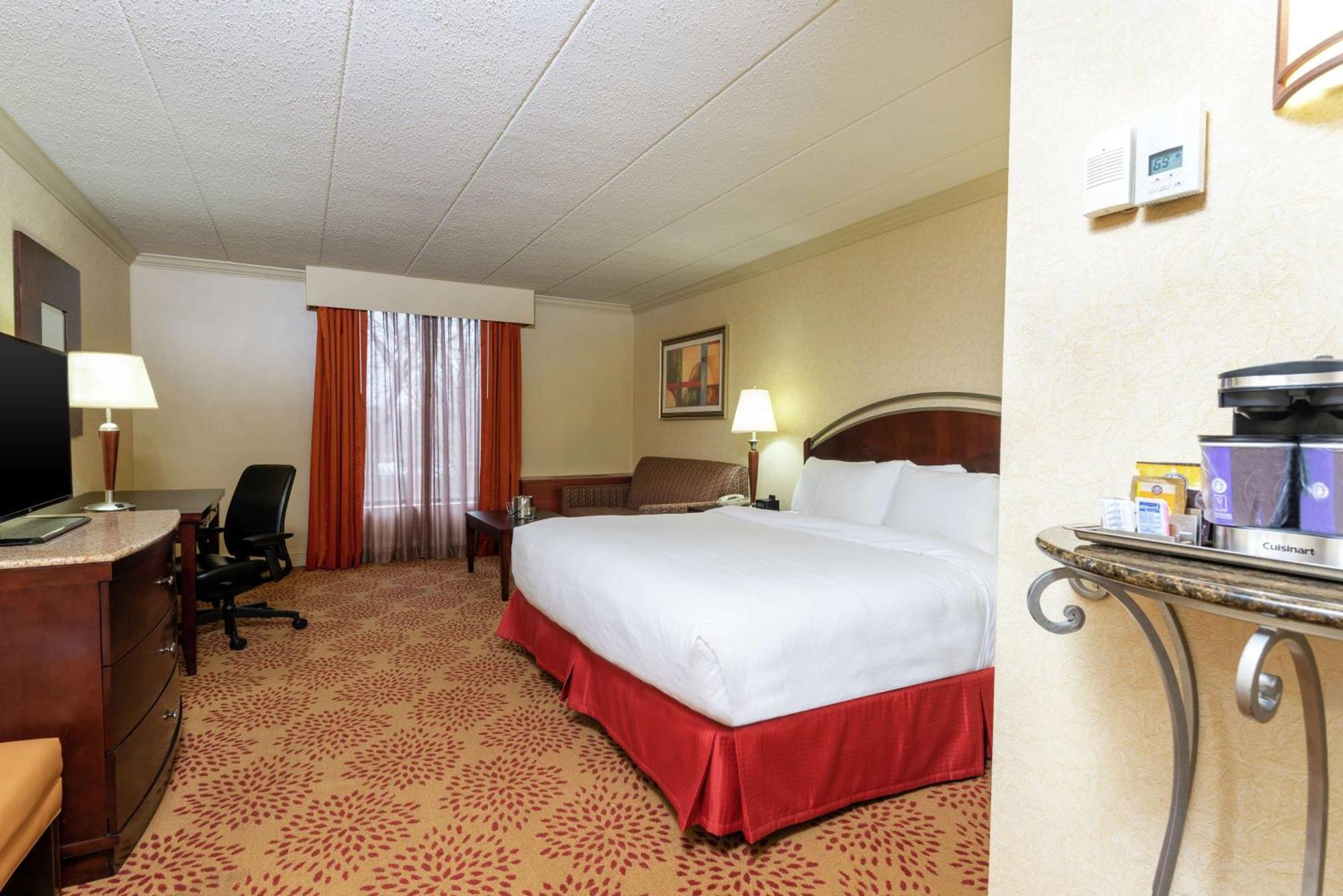 Hotel Doubletree By Hilton Grand Rapids Airport 4*